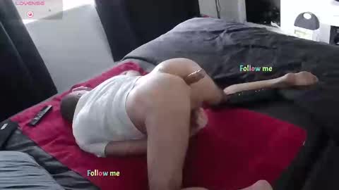 Snapshot of dilf_4u chatting on December 7, 6:26 pm Hot Penis online show from December 7, 6:26 pm