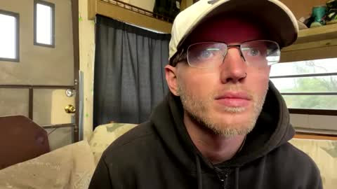 Snapshot of dilf_96 chatting on April 29, 11:44 pm Daddy online show from April 29, 11:44 pm