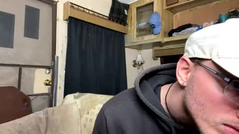 Snapshot of dilf_96 chatting on May 1, 3:11 am Daddy online show from May 1, 3:11 am