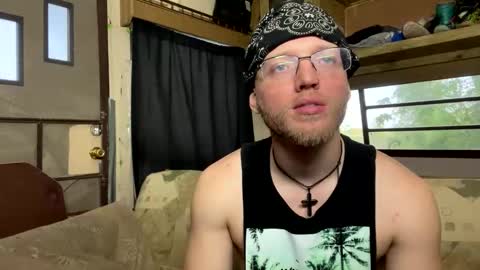 Snapshot of dilf_96 chatting on May 17, 12:30 am Daddy online show from May 17, 12:30 am