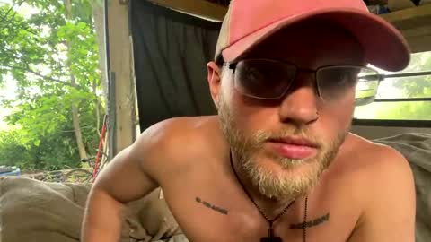 Snapshot of dilf_96 chatting on June 10, 8:30 pm Daddy online show from June 10, 8:30 pm