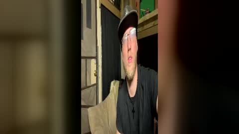 Snapshot of dilf_96 chatting on June 23, 3:15 am Daddy online show from June 23, 3:15 am