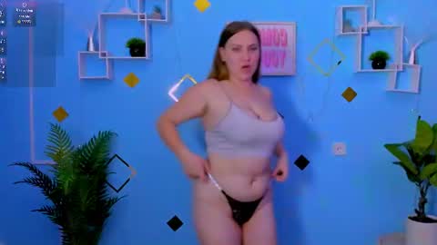 Snapshot of dina_bloom chatting on June 28, 7:42 pm dina_bloom online show from June 28, 7:42 pm