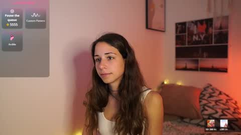 Dina online show from March 25, 2:23 pm