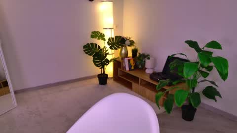 Snapshot of dina_peach chatting on May 2, 5:56 am Dina online show from May 2, 5:56 am