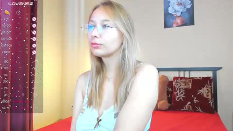 Snapshot of dina_sunshine chatting on September 15, 2:55 am Dina online show from September 15, 2:55 am