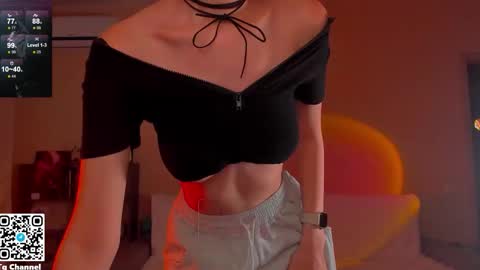 Snapshot of dindin_ chatting on October 17, 12:52 pm Jessie online show from October 17, 12:52 pm