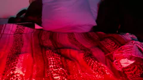 Snapshot of dino9999999 chatting on February 27, 1:05 am dino9999999 online show from February 27, 1:05 am