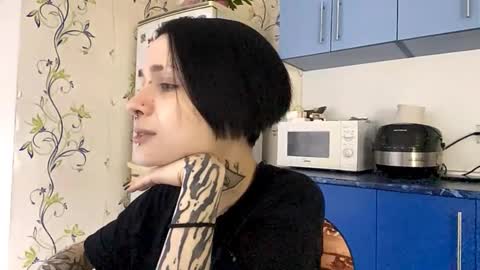 Cate online show from October 17, 8:11 pm