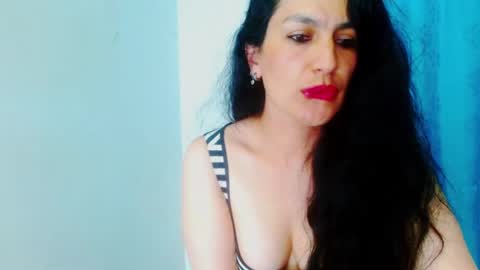 Snapshot of diosa_gil chatting on April 11, 1:43 am diosa_gil online show from April 11, 1:43 am