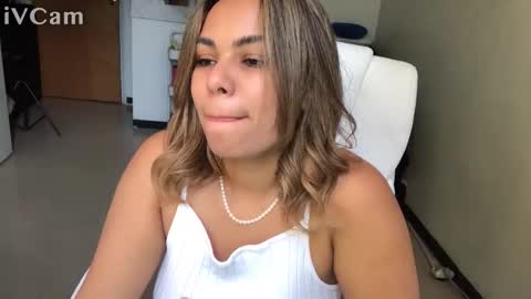 diosadeluniverso_ online show from October 29, 9:27 pm