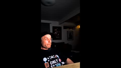 Snapshot of dirkdigglerofficial chatting on April 9, 1:38 am dirkdigglerofficial online show from April 9, 1:38 am