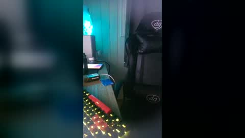 Snapshot of dirkdigglerofficial chatting on July 30, 3:05 am dirkdigglerofficial online show from July 30, 3:05 am
