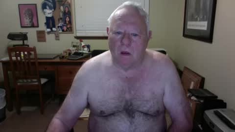 Snapshot of dirtrider195080438 chatting on April 14, 1:06 pm dirtrider195080438 online show from April 14, 1:06 pm