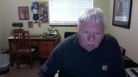 Snapshot of dirtrider195080438 chatting on April 21, 6:12 pm dirtrider195080438 online show from April 21, 6:12 pm