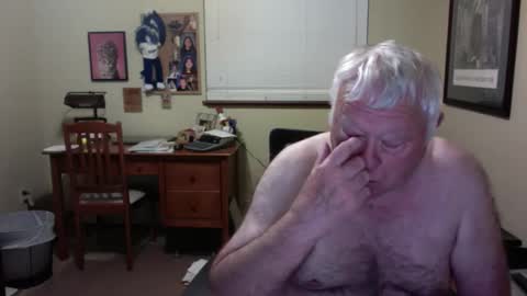 Snapshot of dirtrider195080438 chatting on May 13, 5:05 am dirtrider195080438 online show from May 13, 5:05 am