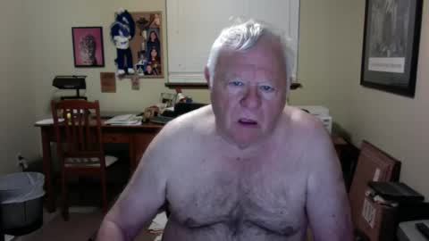Snapshot of dirtrider195080438 chatting on May 14, 12:12 pm dirtrider195080438 online show from May 14, 12:12 pm