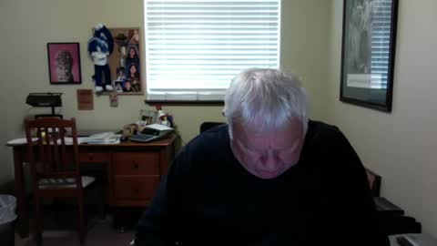 Snapshot of dirtrider195080438 chatting on May 16, 9:57 pm dirtrider195080438 online show from May 16, 9:57 pm