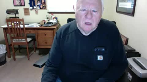 Snapshot of dirtrider195080438 chatting on May 17, 1:40 pm dirtrider195080438 online show from May 17, 1:40 pm
