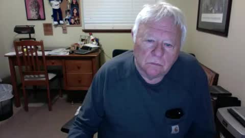 Snapshot of dirtrider195080438 chatting on May 20, 3:24 am dirtrider195080438 online show from May 20, 3:24 am