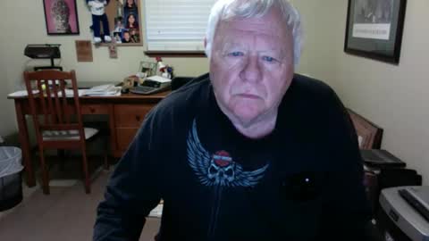 Snapshot of dirtrider195080438 chatting on May 22, 3:46 am dirtrider195080438 online show from May 22, 3:46 am