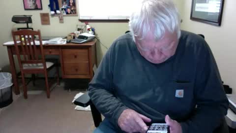Snapshot of dirtrider195080438 chatting on May 24, 2:22 pm dirtrider195080438 online show from May 24, 2:22 pm