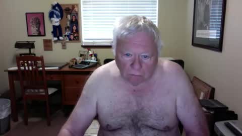 Snapshot of dirtrider195080438 chatting on May 28, 4:26 pm dirtrider195080438 online show from May 28, 4:26 pm