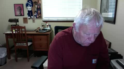 Snapshot of dirtrider195080438 chatting on May 31, 7:59 pm dirtrider195080438 online show from May 31, 7:59 pm