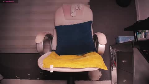 dirty_27cms online show from October 31, 11:44 am