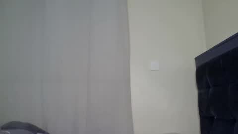 Snapshot of dirtybugg chatting on May 4, 9:27 am dirtybugg online show from May 4, 9:27 am