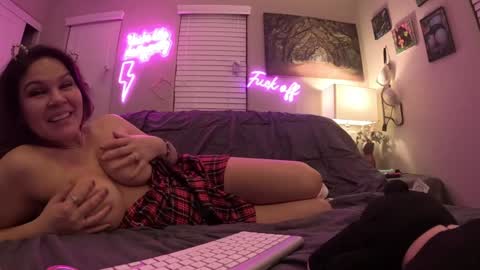 Snapshot of dirtygirldaisy chatting on February 3, 9:08 am Daisy Love online show from February 3, 9:08 am