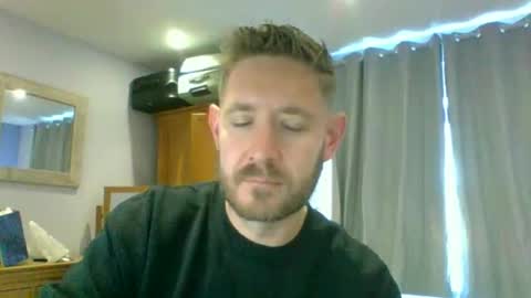 Snapshot of dirtylondon729 chatting on October 6, 9:40 am Exhibitionist Ben online show from October 6, 9:40 am