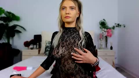 Snapshot of dirtystudentgirl chatting on September 29, 9:14 am Chloe online show from September 29, 9:14 am