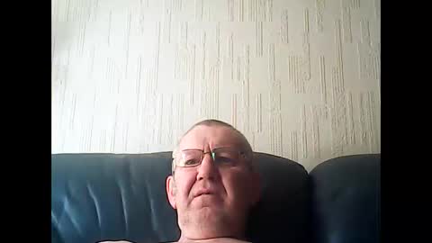 Snapshot of discovery63 chatting on May 31, 9:49 am discovery63 online show from May 31, 9:49 am