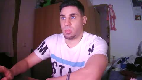 Snapshot of diselobienclaro chatting on December 19, 10:39 pm diselobienclaro online show from December 19, 10:39 pm