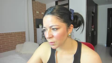 Snapshot of disneey2888 chatting on June 21, 12:19 pm disneey2888 online show from June 21, 12:19 pm