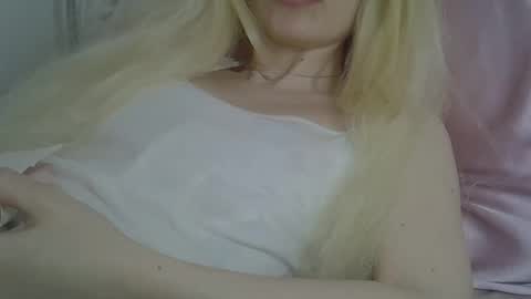 Snapshot of ditamilton chatting on May 11, 1:06 pm DitaMilton online show from May 11, 1:06 pm