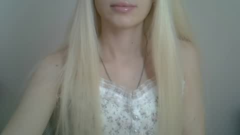 Snapshot of ditamilton chatting on August 8, 10:17 am DitaMilton online show from August 8, 10:17 am