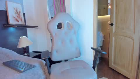 Alejandra online show from February 18, 6:37 am