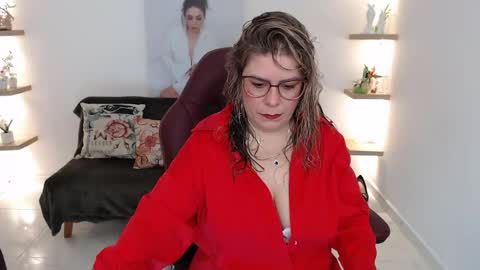 Snapshot of diva_milf chatting on April 20, 3:37 pm Diva online show from April 20, 3:37 pm