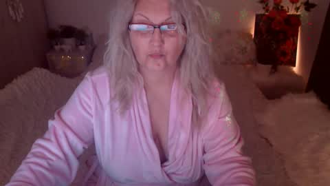 Snapshot of divineblond chatting on February 22, 5:55 pm Alexxa online show from February 22, 5:55 pm