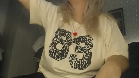 Snapshot of divineblond chatting on February 24, 5:44 pm Alexxa online show from February 24, 5:44 pm