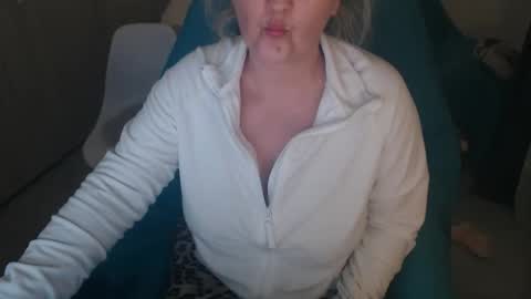 Snapshot of divineblond chatting on March 15, 8:15 pm Alexxa online show from March 15, 8:15 pm