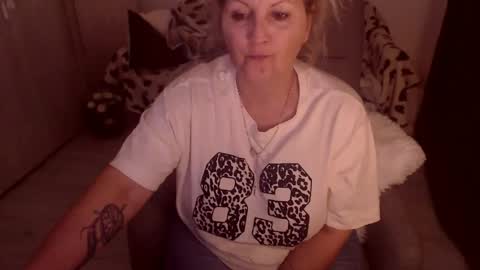 Snapshot of divineblond chatting on March 16, 10:58 pm Alexxa online show from March 16, 10:58 pm