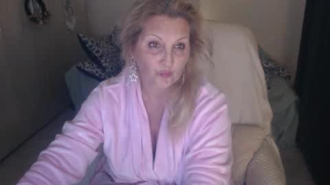 Snapshot of divineblond chatting on March 23, 9:08 pm Alexxa online show from March 23, 9:08 pm