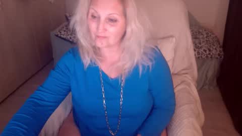 Snapshot of divineblond chatting on March 24, 10:26 pm Alexxa online show from March 24, 10:26 pm