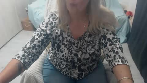 Snapshot of divineblond chatting on March 25, 11:00 pm Alexxa online show from March 25, 11:00 pm
