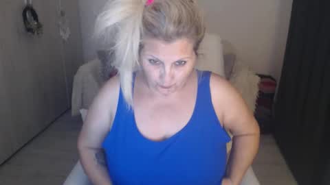 Snapshot of divineblond chatting on April 3, 9:46 pm Alexxa online show from April 3, 9:46 pm