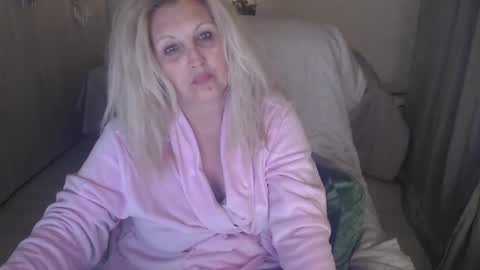Snapshot of divineblond chatting on April 12, 8:03 pm Alexxa online show from April 12, 8:03 pm