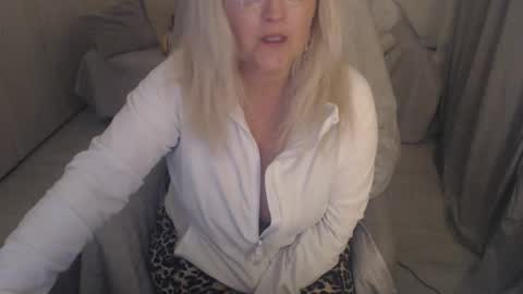 Snapshot of divineblond chatting on April 13, 7:52 pm Alexxa online show from April 13, 7:52 pm